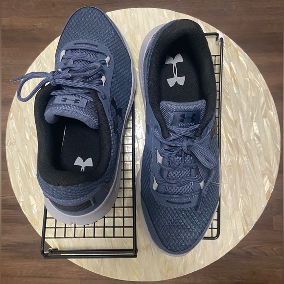 NWOT - Under Armour Toccoa Road-Running Shoes - Picture 4 of 4